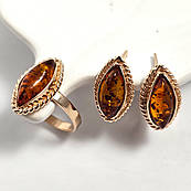 Комплект золотих прикрас з бурштином каблучка та сережки 9.61