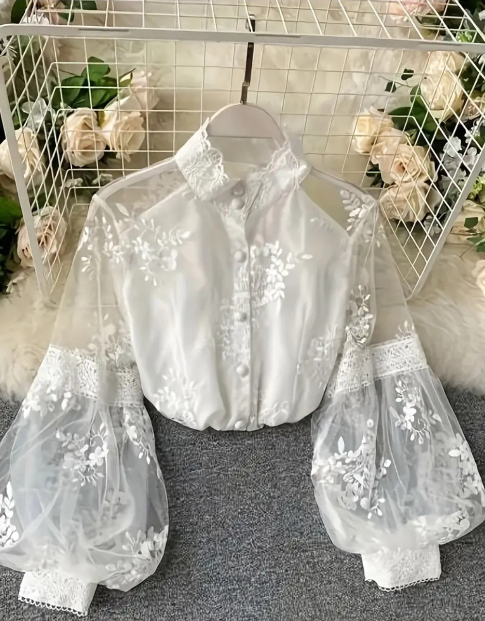 Біла блузка з вишивкою і прозорими об'ємними рукавами святкова жіноча сорочка, фото 1