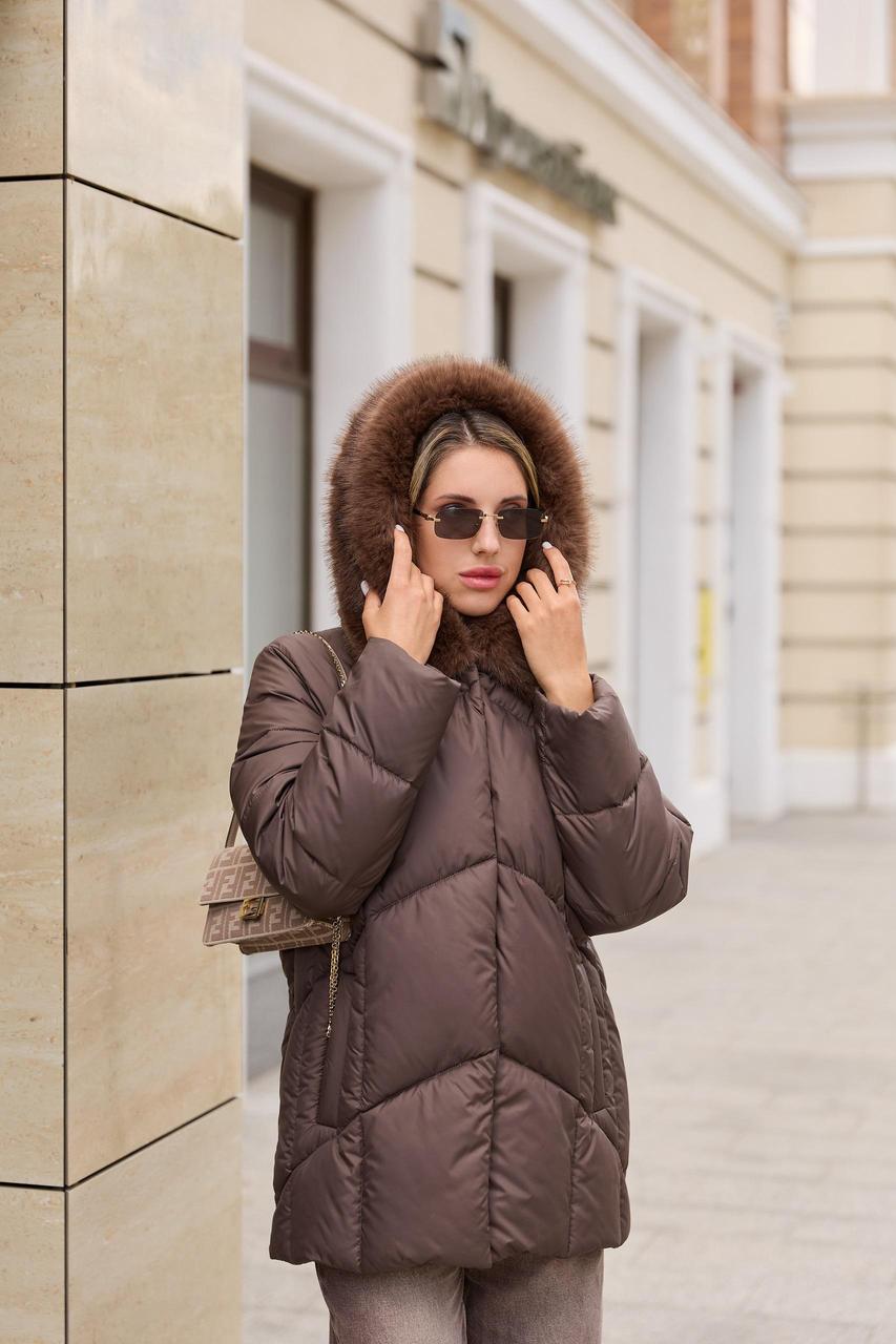 Красива зимова жіноча базова куртка з капюшоном і хутряною опушкою, фото 1