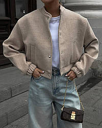 Бежевий вкорочений теплий бомбер-пальто в одному розмірі 42/46 на кнопках з затишного кашеміру