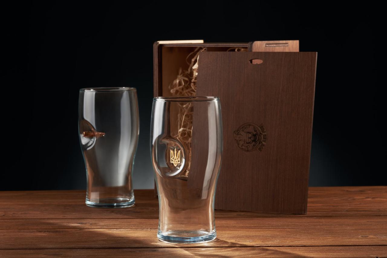 Набір пивних бокалів з кулею та тризубом на подарунок Gun & Fun, фото 1
