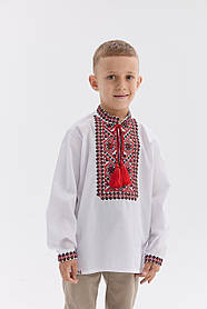 Біла вишиванка на хлопчика з червоним орнаментом