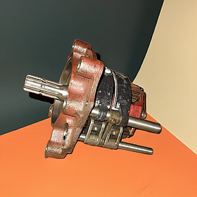 Кришка ВОМ МТЗ-80 старого зразка в зборі