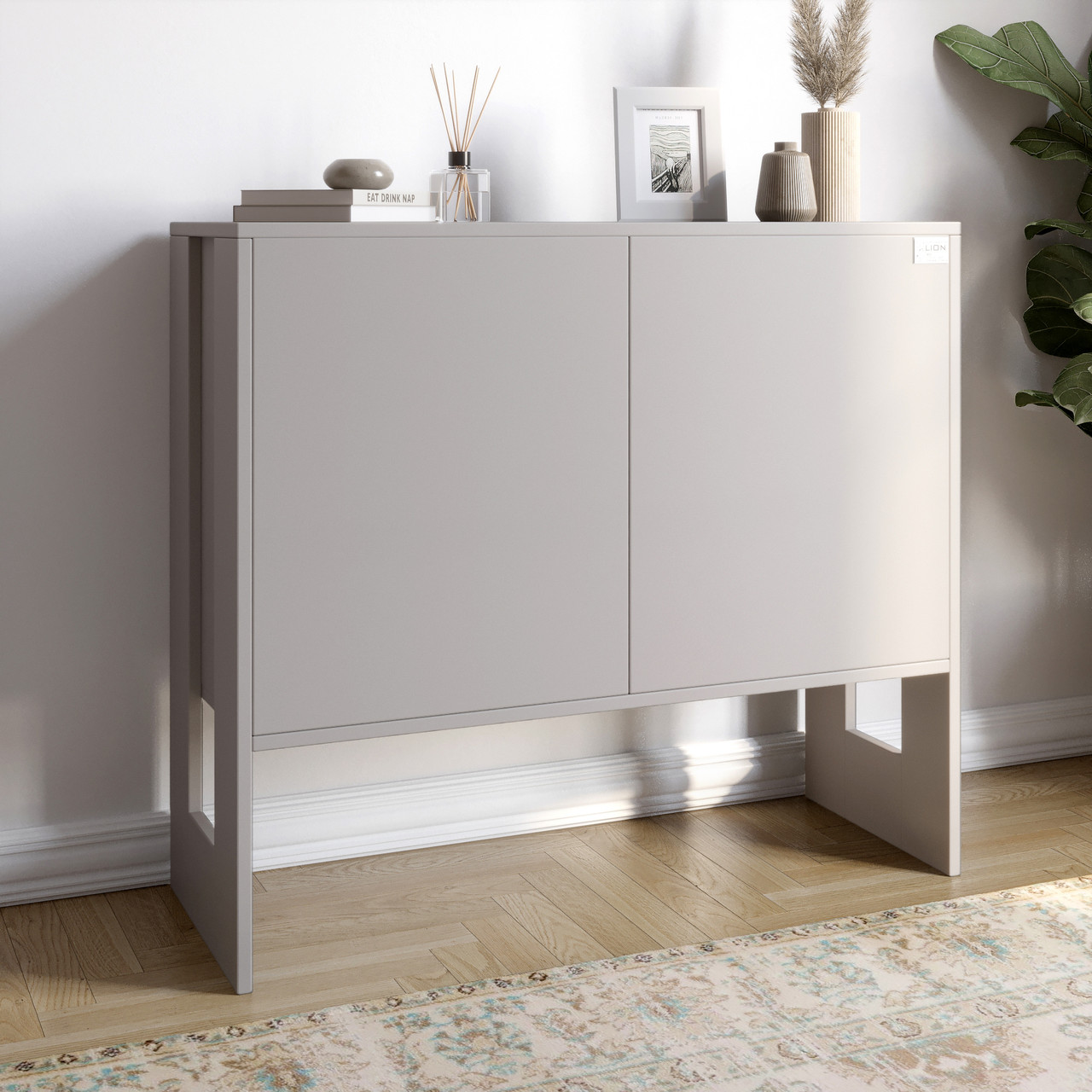 Сучасний сірий комод тумба 90 см з двома дверцятами без ручок з полицями для книг у вітальню зал ДСП Нобу Ліон