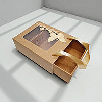 Коробка подарункова з пакетом (210х160х70мм.) крафт з золотими метеликами