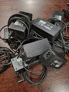 Блок живлення 5,5-2,1 mm 8.2V/2.5A ADPV18H (Тримає 9V 1.5A при навантаженні) Оригінал бу