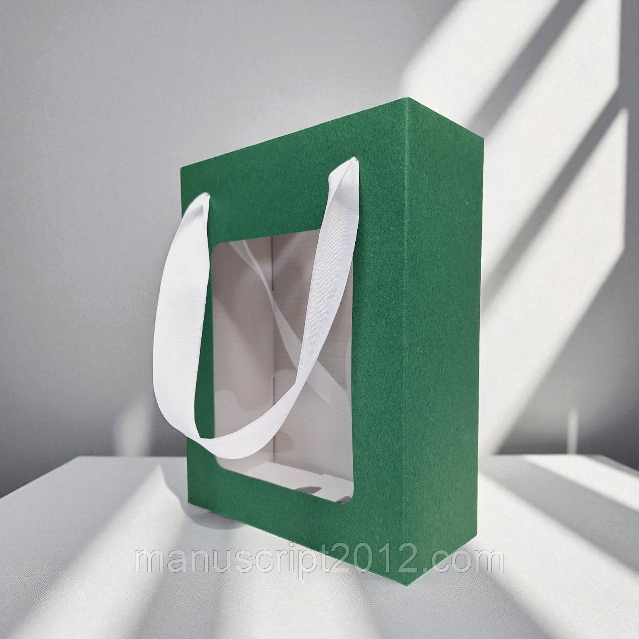 Коробка подарункова з пакетом (210х160х70мм.) зелено-біла