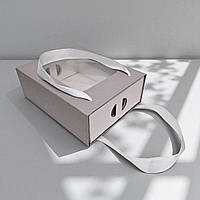 Коробка подарункова з пакетом (210х160х70мм.) сіро-біла
