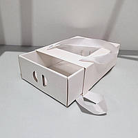 Коробка подарункова з пакетом (210х160х70мм.) біла