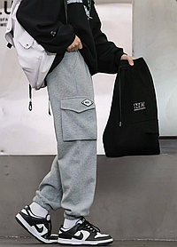 Сірі спортивні штани джогери з кишенями на колінах для хлопчика