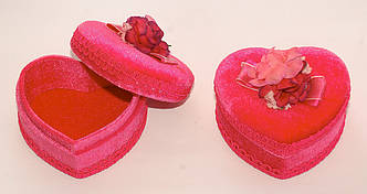 Скринька у формі серця з трояндочкою