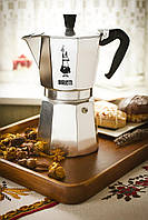 Гейзерна кавоварка на 9 чашок Bialetti Moka Express 420 мл для кави еспресо із алюмінію для плити