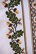 Чоловіча вишиванка з дубовим листям і геометричним орнаментом на льоні з еластаном у розмірах S–5XL, фото 3