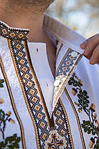 Чоловіча вишиванка з дубовим листям і геометричним орнаментом на льоні з еластаном у розмірах S–5XL, фото 4