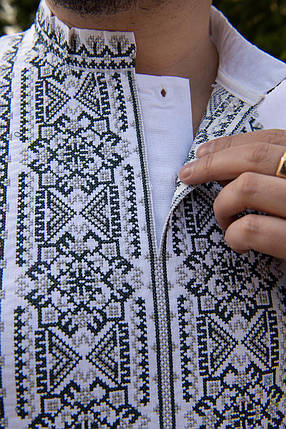 Чоловіча вишиванка з чорно-білим орнаментом у контрастному етностилі розміри від M до 5XL, фото 2