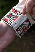 Святкова сорочка з льону для чоловіків із червоно-чорною вишивкою символу роду на натуральному полотні, фото 4