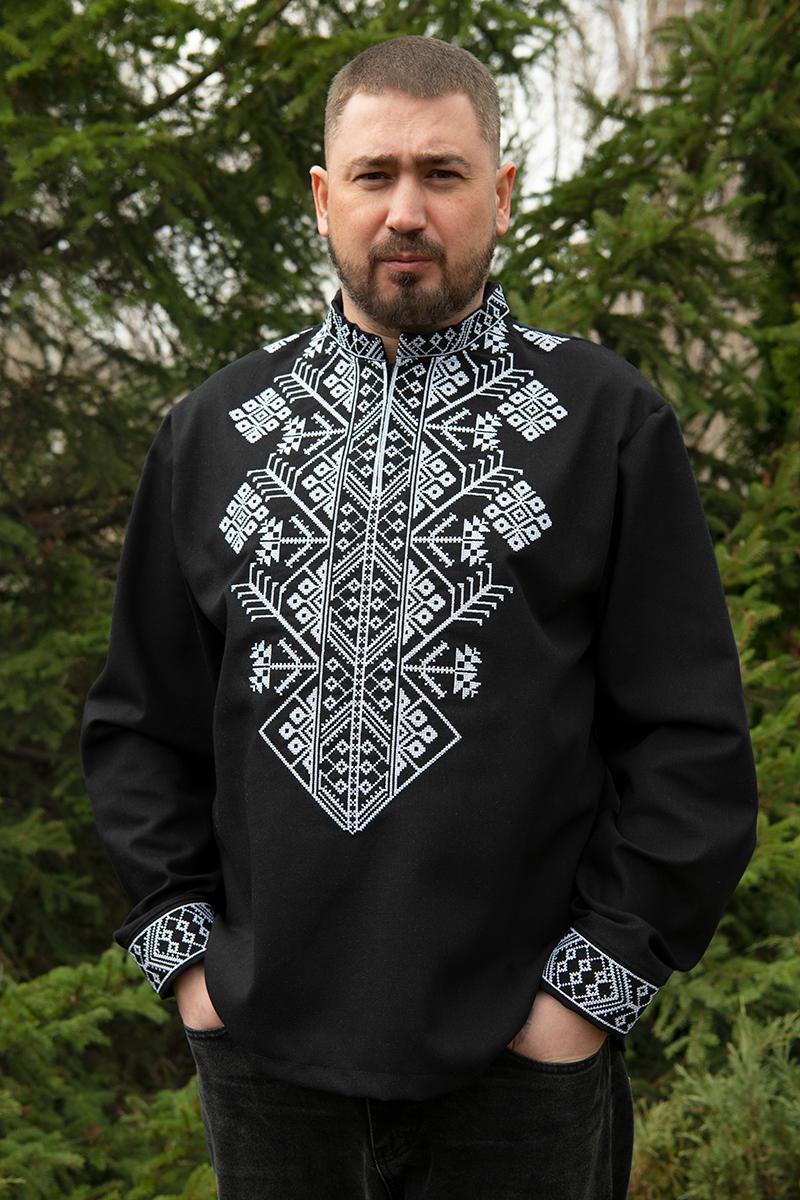 Чорна етносорочка для чоловіка з білою вишивкою у геометричному стилі на тканині з домішками льону