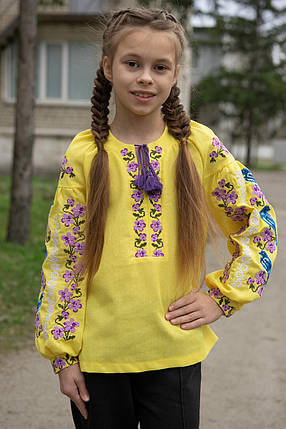 Дитяча вишиванка жовта з хрестиком фіолетові квіти і птахи розміри 110 116 122 128 134 140 146 152 158 164, фото 1