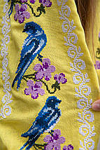 Дитяча вишиванка жовта з хрестиком фіолетові квіти і птахи розміри 110 116 122 128 134 140 146 152 158 164, фото 4