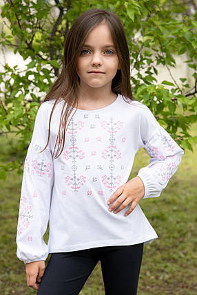 Дитячий білий лонгслів блуза з рожево-сірою вишивкою хрестиком розміри 110–164, фото 1