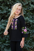 Святкова вишиванка для дівчинки з хрестиковою вишивкою квітів чорна блуза розміри 110–164, фото 4