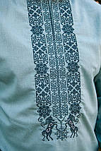 Чоловіча лляна вишиванка м'ятного кольору з вишивкою коней геометричні обереги розміри S–5XL, фото 3