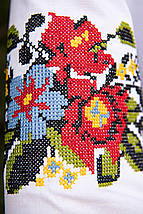 Вишиванка для дівчинки з квітковим орнаментом рукав три чверті сорочка біла 110–164 розмір, фото 2