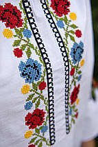 Вишиванка для дівчинки з квітковим орнаментом рукав три чверті сорочка біла 110–164 розмір, фото 3