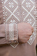 Світла чоловіча вишиванка кольору какао з білим орнаментом льон довгий рукав розміри M–5XL, фото 4