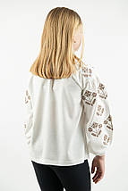 Вишиванка для дівчинки молочного кольору з коричневою геометричною вишивкою 110–164 розмірів, фото 4