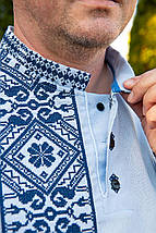 Блакитна чоловіча вишиванка з асиметричною синьою вишивкою льон довгий рукав розміри M–5XL, фото 2