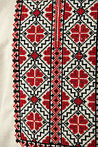 Вишиванка для хлопчика молочного кольору з червоною геометричною вишивкою розміри 110–164, фото 2