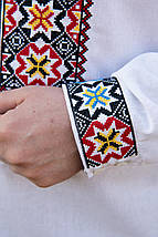 Чоловіча вишиванка Незламність з орнаментом зорі та етновишивкою на білому фоні, фото 3