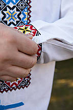 Чоловіча вишиванка Незламність з орнаментом зорі та етновишивкою на білому фоні, фото 5