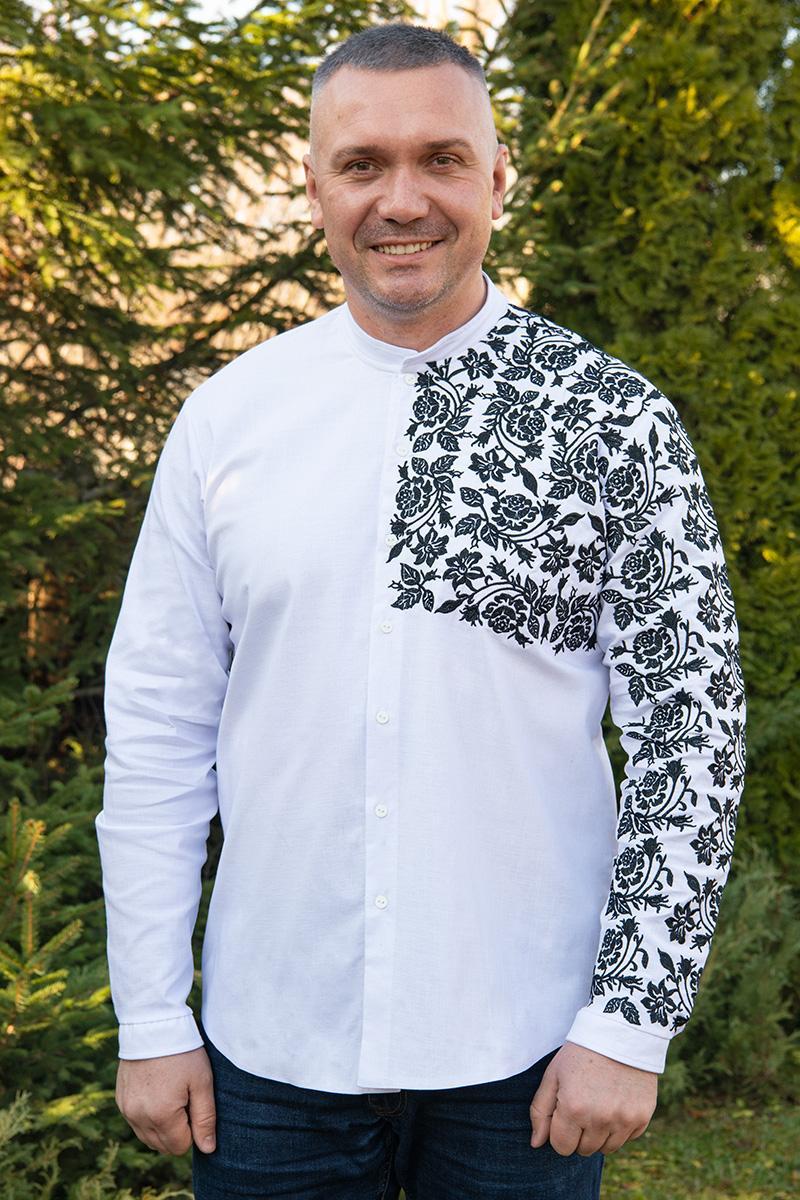 Чоловіча сорочка з асиметричною чорною вишивкою квітів на білому тлі M–2XL