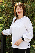 ΠΡΠ½ΠΎΡΠ° Π²ΠΈΡΠΈΠ²Π°Π½ΠΊΠ° Π±ΡΠ»ΠΎΠ³ΠΎ ΠΊΠΎΠ»ΡΠΎΡΡ Π· Π±ΡΠ»ΠΎΡ Π³Π΅ΠΎΠΌΠ΅ΡΡΠΈΡΠ½ΠΎΡ Π²ΠΈΡΠΈΠ²ΠΊΠΎΡ ΡΠ° ΠΎΠ±ΚΌΡΠΌΠ½ΠΈΠΌΠΈ ΡΡΠΊΠ°Π²Π°ΠΌΠΈ Ρ ΠΌΡΠ½ΡΠΌΠ°Π»ΡΡΡΠΈΡΠ½ΠΎΠΌΡ ΡΡΠΈΠ»Ρ, ΡΠΎΡΠΎ 3