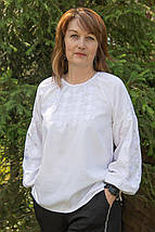 ΠΡΠ½ΠΎΡΠ° Π²ΠΈΡΠΈΠ²Π°Π½ΠΊΠ° Π±ΡΠ»ΠΎΠ³ΠΎ ΠΊΠΎΠ»ΡΠΎΡΡ Π· Π±ΡΠ»ΠΎΡ Π³Π΅ΠΎΠΌΠ΅ΡΡΠΈΡΠ½ΠΎΡ Π²ΠΈΡΠΈΠ²ΠΊΠΎΡ ΡΠ° ΠΎΠ±ΚΌΡΠΌΠ½ΠΈΠΌΠΈ ΡΡΠΊΠ°Π²Π°ΠΌΠΈ Ρ ΠΌΡΠ½ΡΠΌΠ°Π»ΡΡΡΠΈΡΠ½ΠΎΠΌΡ ΡΡΠΈΠ»Ρ, ΡΠΎΡΠΎ 4