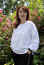 ΠΡΠ½ΠΎΡΠ° Π²ΠΈΡΠΈΠ²Π°Π½ΠΊΠ° Π±ΡΠ»ΠΎΠ³ΠΎ ΠΊΠΎΠ»ΡΠΎΡΡ Π· Π±ΡΠ»ΠΎΡ Π³Π΅ΠΎΠΌΠ΅ΡΡΠΈΡΠ½ΠΎΡ Π²ΠΈΡΠΈΠ²ΠΊΠΎΡ ΡΠ° ΠΎΠ±ΚΌΡΠΌΠ½ΠΈΠΌΠΈ ΡΡΠΊΠ°Π²Π°ΠΌΠΈ Ρ ΠΌΡΠ½ΡΠΌΠ°Π»ΡΡΡΠΈΡΠ½ΠΎΠΌΡ ΡΡΠΈΠ»Ρ, ΡΠΎΡΠΎ 5