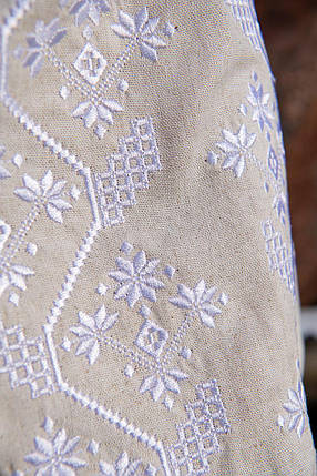 Класична сорочка з вишивкою жіноча натурального кольору з білими елементами гладдю до 4XL, фото 2