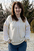 Класична сорочка з вишивкою жіноча натурального кольору з білими елементами гладдю до 4XL, фото 4