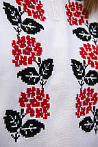 Жіноча вишиванка біла з червоно-чорними трояндами хрестиком і традиційним орнаментом на рукавах, фото 2