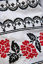 Жіноча вишиванка біла з червоно-чорними трояндами хрестиком і традиційним орнаментом на рукавах, фото 3