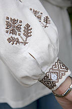 Π‘ΠΎΡΠΎΡΠΊΠ° Π· Π²ΠΈΡΠΈΠ²ΠΊΠΎΡ ΠΆΡΠ½ΠΎΡΠ° ΠΌΠΎΠ»ΠΎΡΠ½ΠΎΠ³ΠΎ ΠΊΠΎΠ»ΡΠΎΡΡ Π· ΠΊΠΎΡΠΈΡΠ½Π΅Π²ΠΎΡ Π³Π»Π°Π΄Π΄Ρ ΡΠ° Π³Π΅ΠΎΠΌΠ΅ΡΡΠΈΡΠ½ΠΈΠΌ ΡΠΎΡΠ»ΠΈΠ½Π½ΠΈΠΌ ΠΎΡΠ½Π°ΠΌΠ΅Π½ΡΠΎΠΌ, ΡΠΎΡΠΎ 4