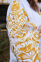 Біла сорочка жіноча з золотою вишивкою гладдю на рукавах і пташками для урочистих подій, фото 2