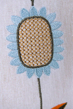 Біла вишиванка для дівчинки з вишивкою гладдю у блакитно-помаранчевих тонах 122–164, фото 2