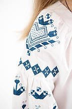 Вишиванка для дівчинки з геометричною синьою вишивкою хрестиком довгий рукав 110–164 см, фото 2