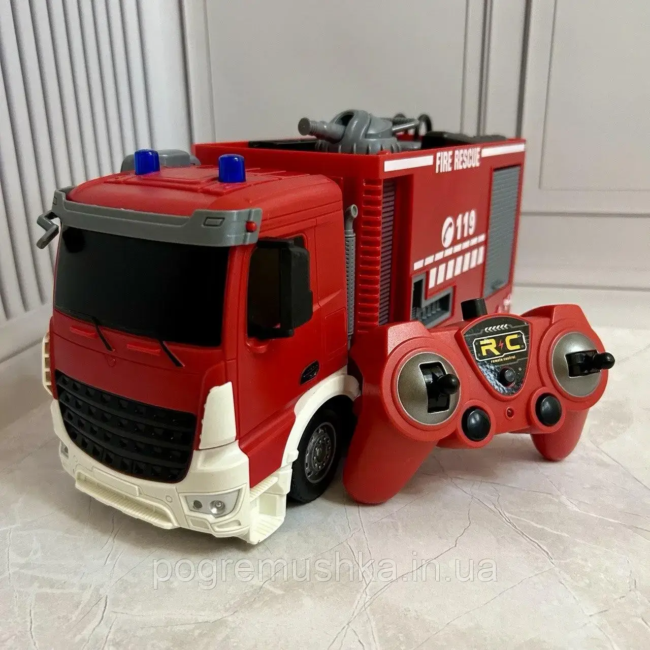Пожежна машина Fire Truck HT158 на радіокеруванні, водяна гармата, звук і світло, 31 см