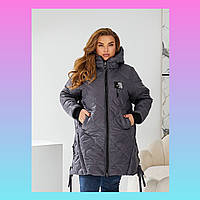 Жіноча зимова куртка батал графітова з капюшоном, стьобана, подовжена, великі розміри