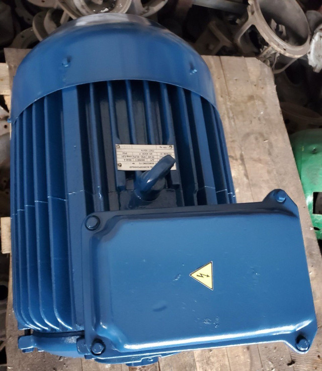 електродвигун 4АМ225М2