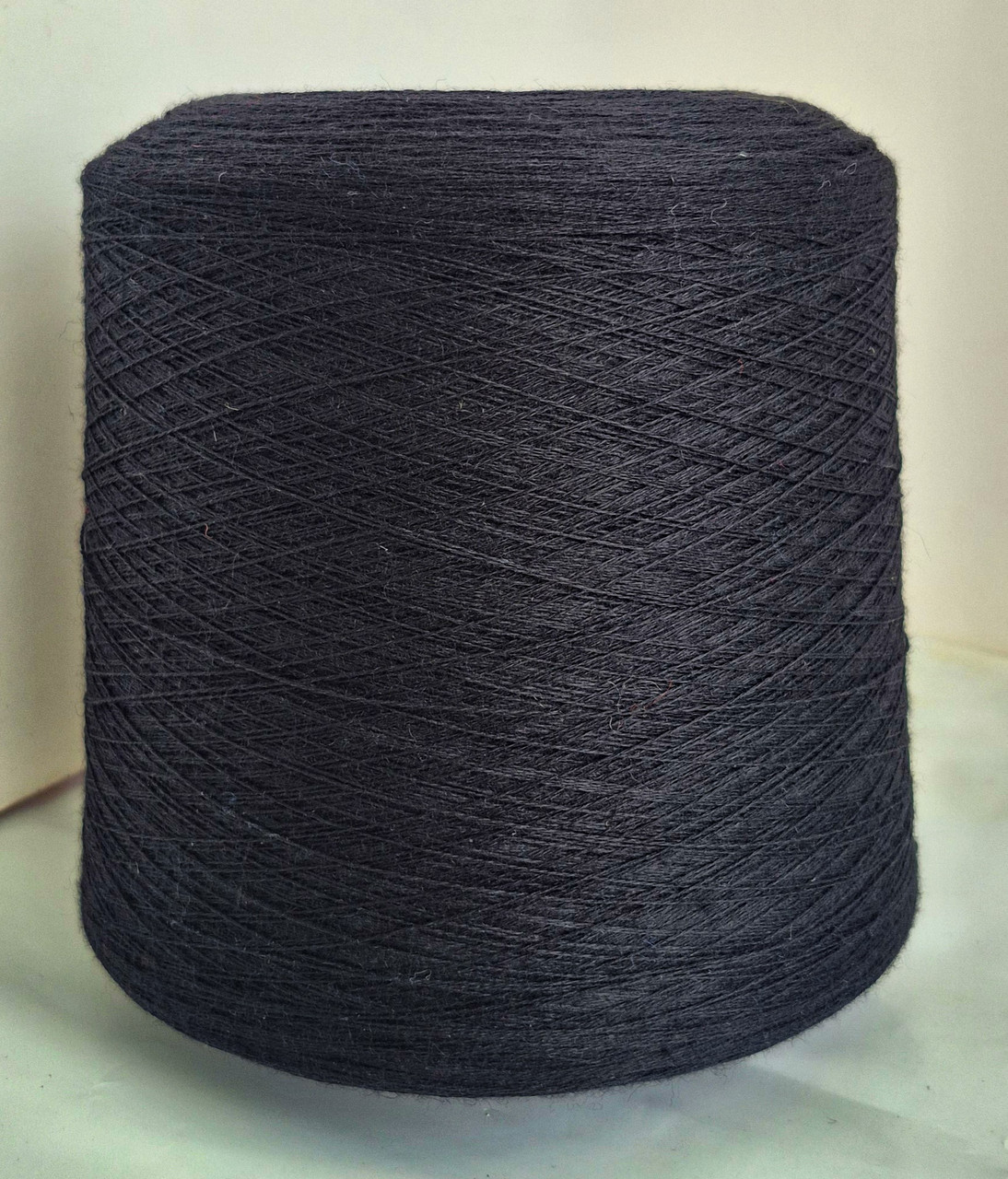 Італійська напіввовна в бобінах 50/50 ЧОРНИЙ нитки пряжа для в"язання